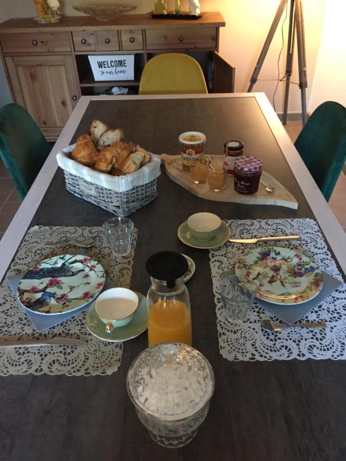 De Charme Et D'Eau Bed & Breakfast Saint-Savinien Bagian luar foto
