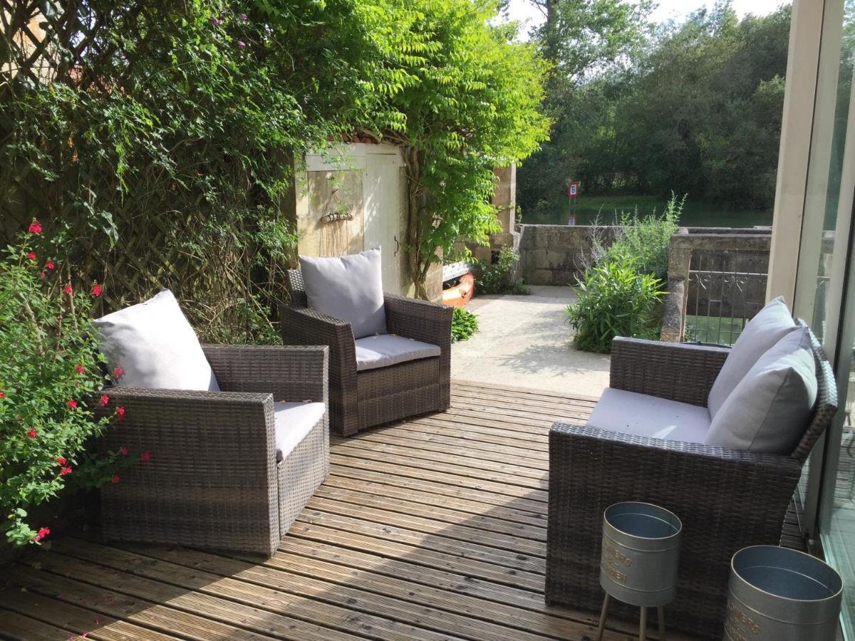 De Charme Et D'Eau Bed & Breakfast Saint-Savinien Ruang foto