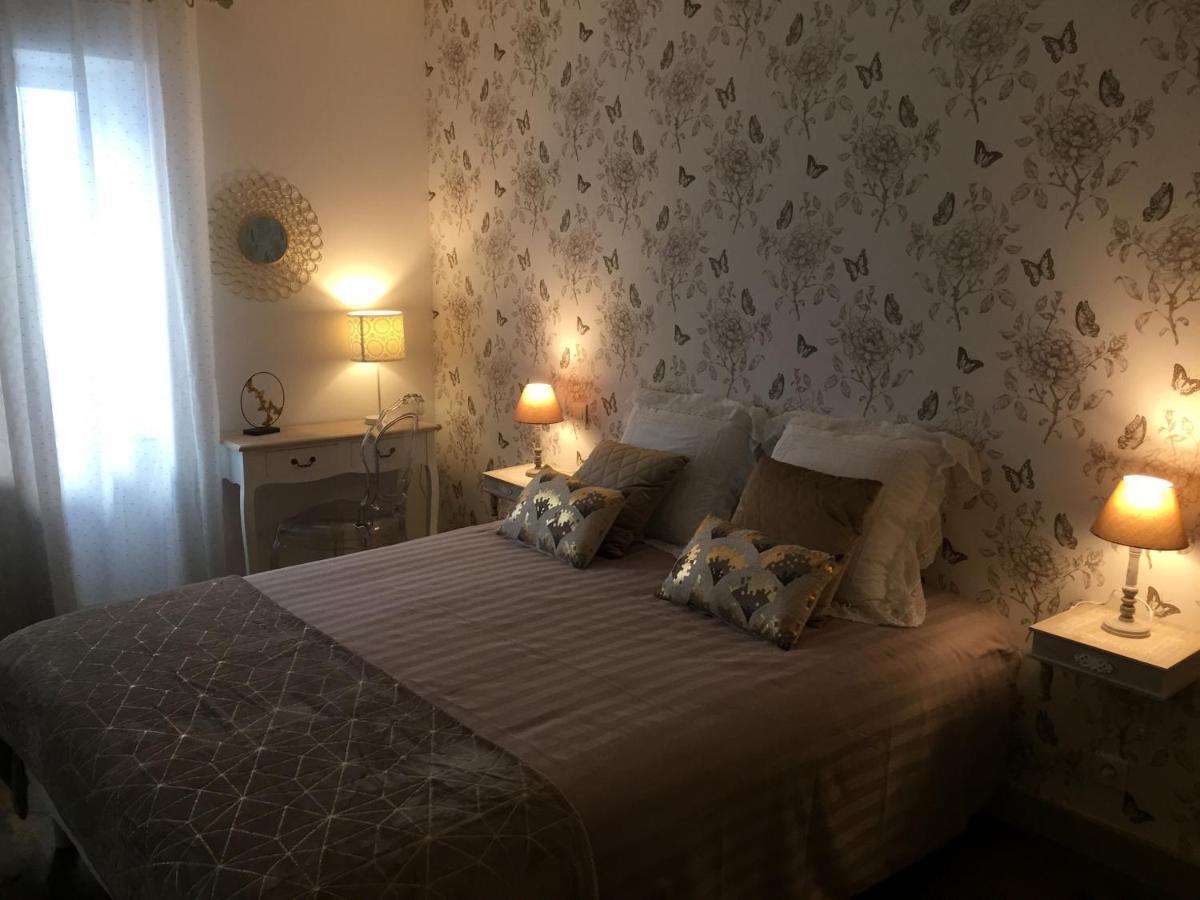 De Charme Et D'Eau Bed & Breakfast Saint-Savinien Bagian luar foto