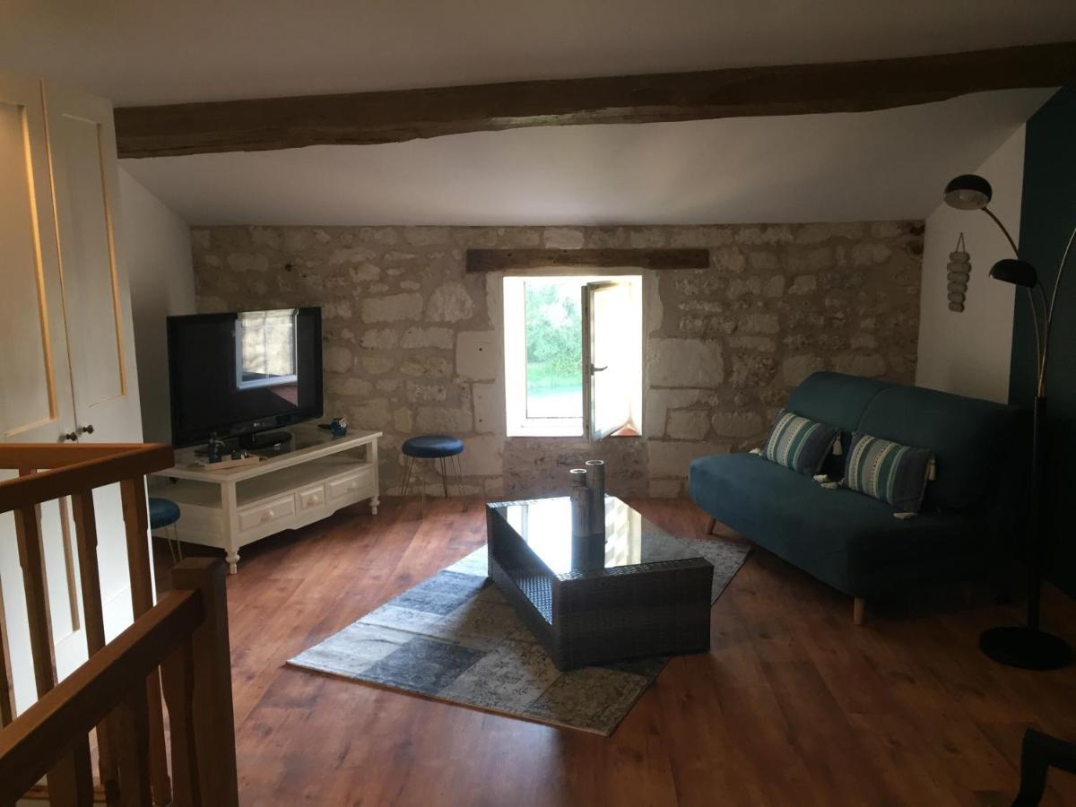 De Charme Et D'Eau Bed & Breakfast Saint-Savinien Bagian luar foto