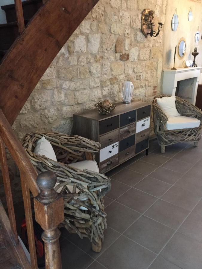 De Charme Et D'Eau Bed & Breakfast Saint-Savinien Bagian luar foto