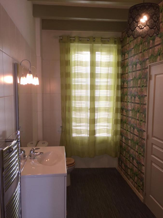 De Charme Et D'Eau Bed & Breakfast Saint-Savinien Bagian luar foto