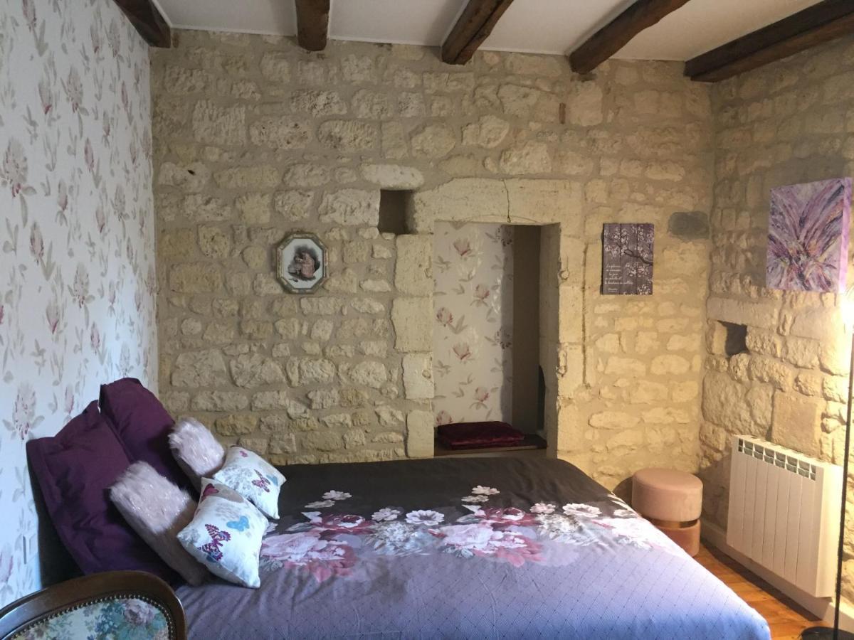 De Charme Et D'Eau Bed & Breakfast Saint-Savinien Bagian luar foto